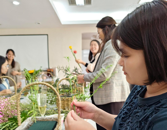 女神節(jié)里笑容翻飛，歡樂(lè)不退